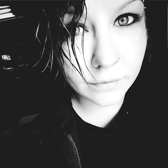 Meet your Posher, Alyssa - Picture 7 of 7